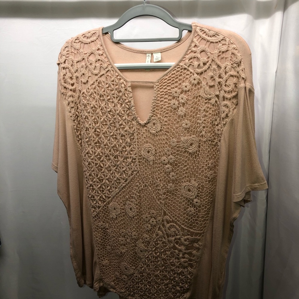 EST 1946 by Cato size L  Lace Front Top